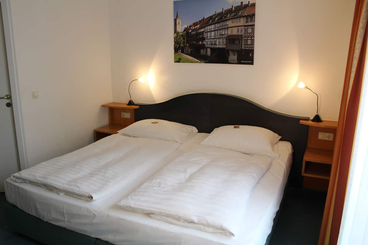 Standard Double Room | Desk, laptop workspace, iron/ironing board, free WiFi