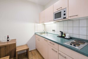 Cafetera y tetera y tetera eléctrica 