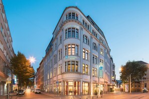 A corner building with a curved facade, a prominent 'Best Western City Hotel' sign, and a visible entrance with glass doors. - Best Western City-Hotel Braunschweig (Braunschweig)