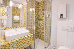 Shower, free toiletries, hair dryer, towels