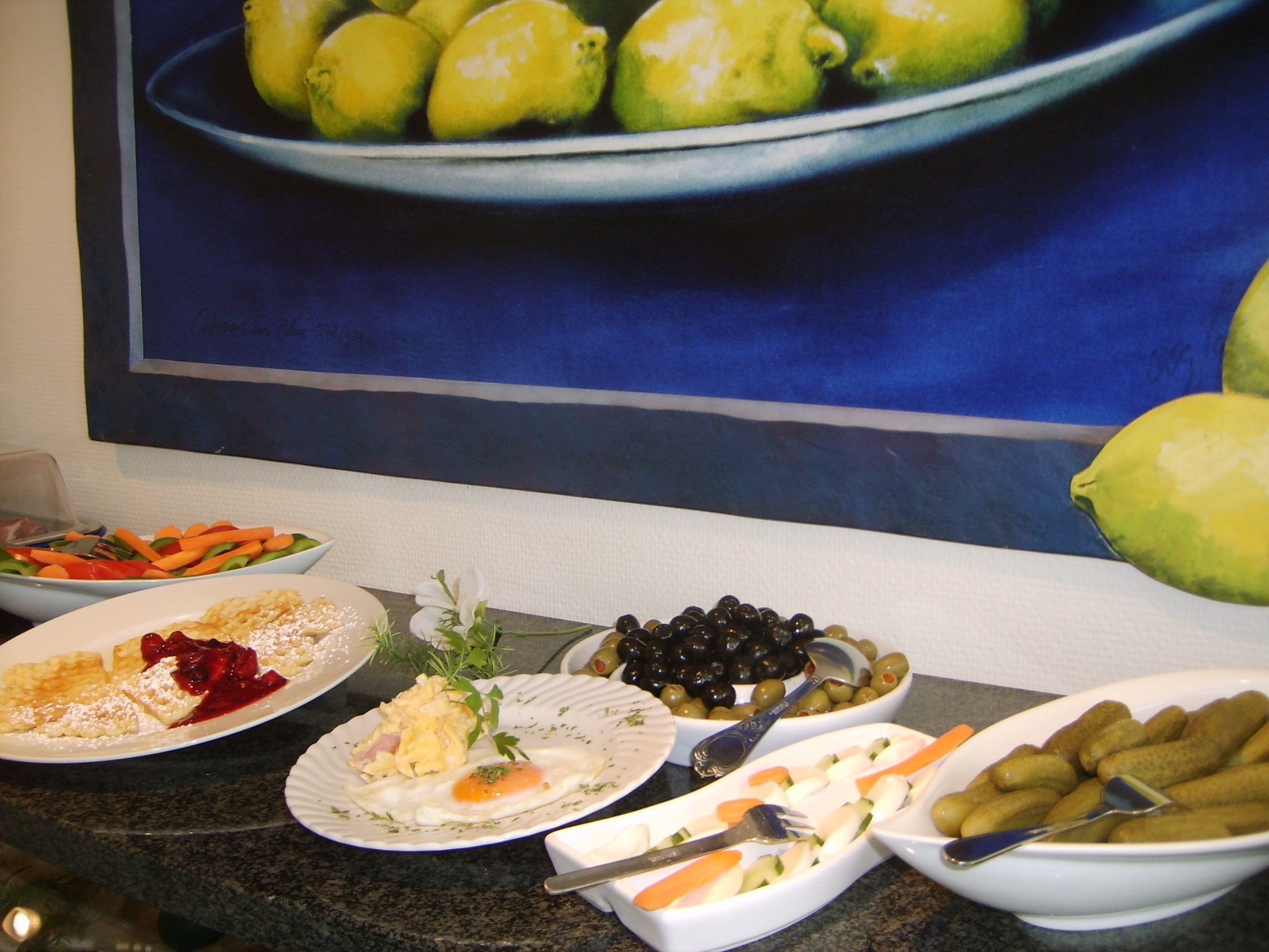 Buffet breakfast on weekends (EUR 12 per person)