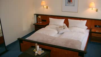 Standard-Doppelzimmer | Allergikerbettwaren, Schreibtisch, Bügeleisen/Bügelbrett