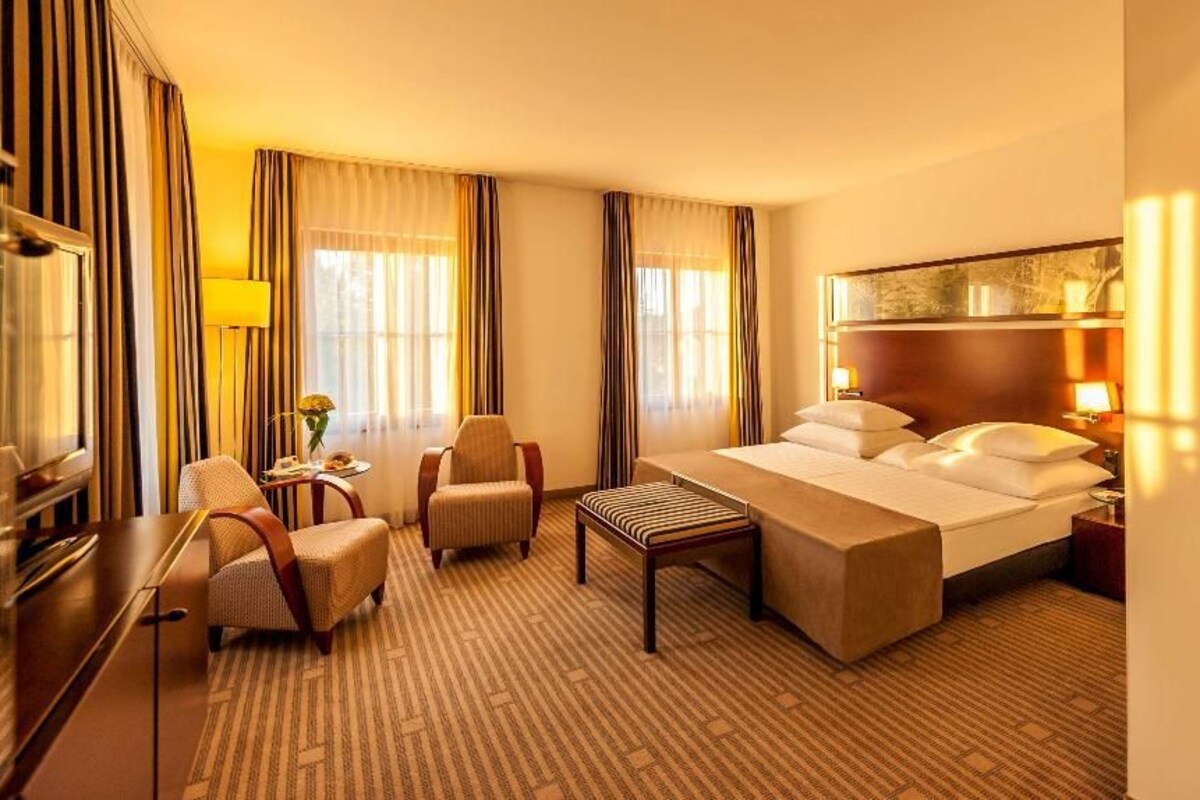 Premium bedding, pillow-top beds, in-room safe, desk
