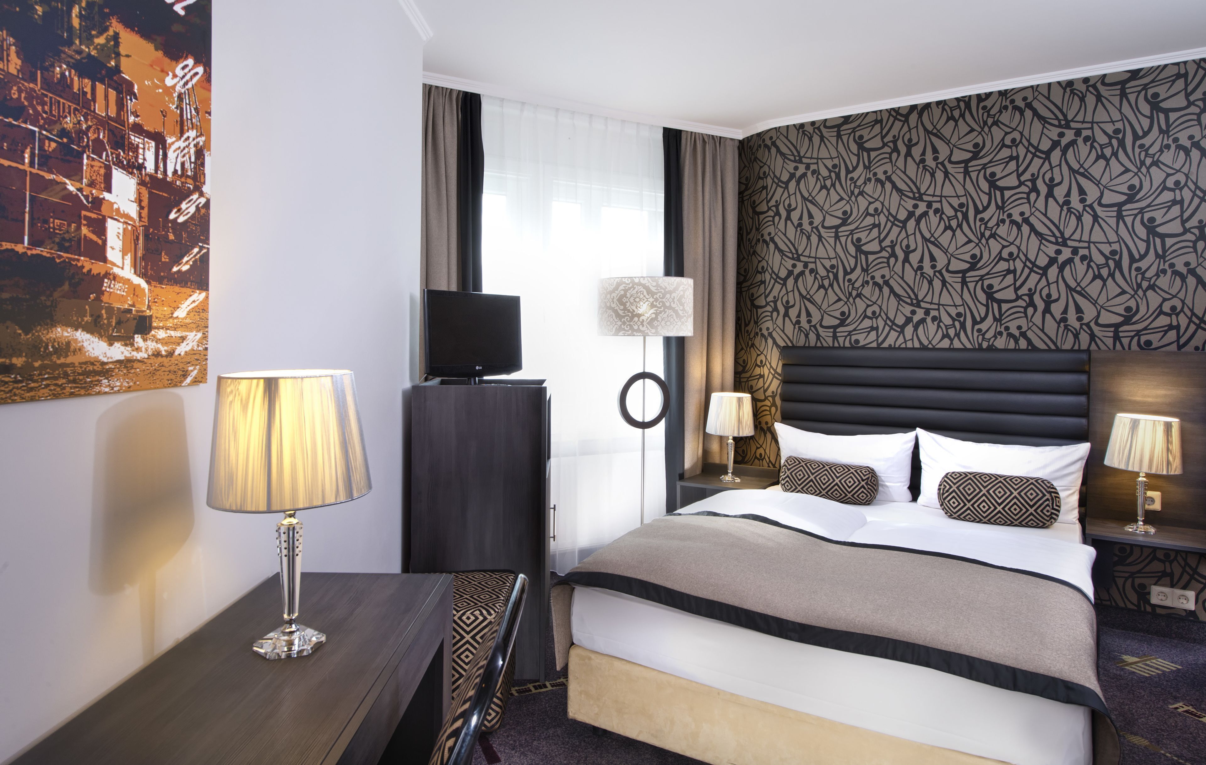 Blackout drapes, soundproofing, WiFi, bed sheets