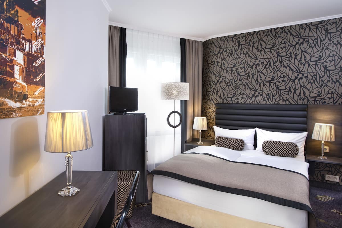 Blackout drapes, soundproofing, WiFi, bed sheets