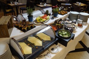 Daily buffet breakfast (EUR 18 per person)