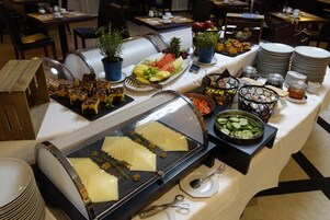 Petit déjeuner buffet (20 EUR par personne)