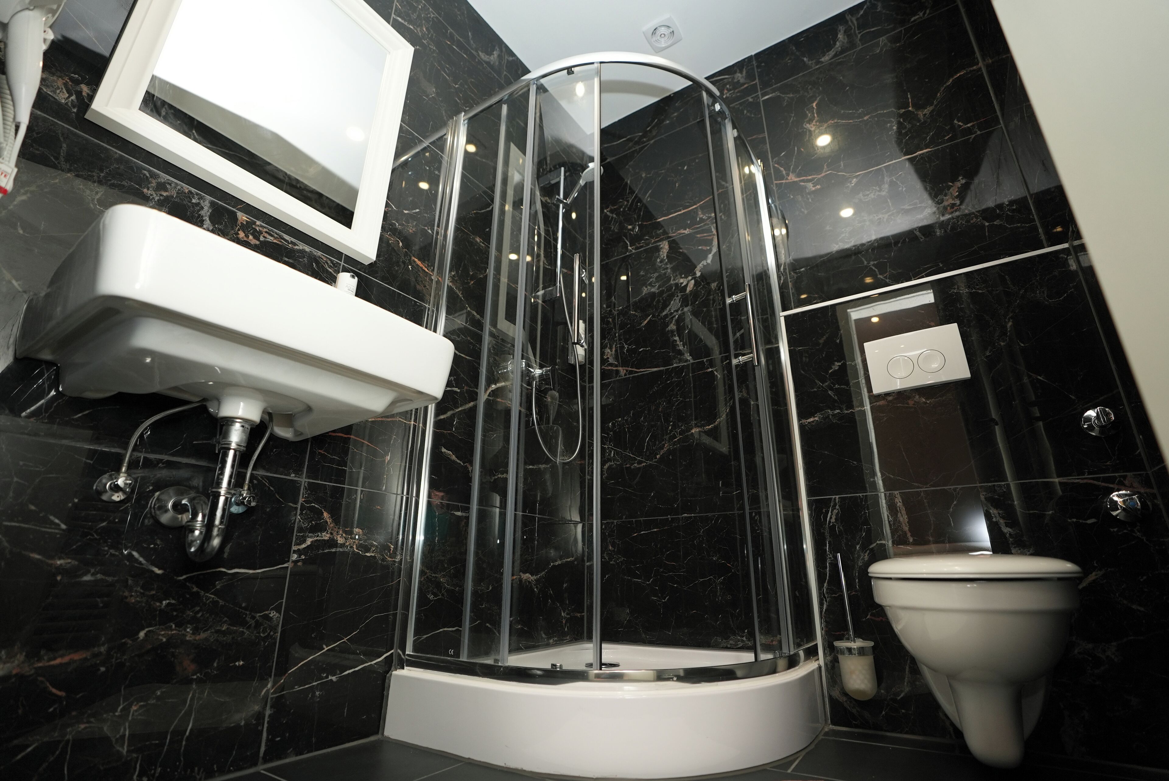 1 bedroom, hypo-allergenic bedding, individually furnished, desk