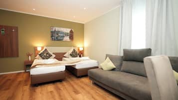 Ropa de cama hipoalergénica, muebles diferentes y escritorio