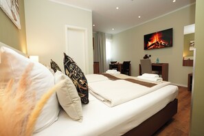 Comfort Studio | Hypo-allergenic bedding, individually furnished, desk, blackout curtains - Hotel Attaché (Frankfurt)