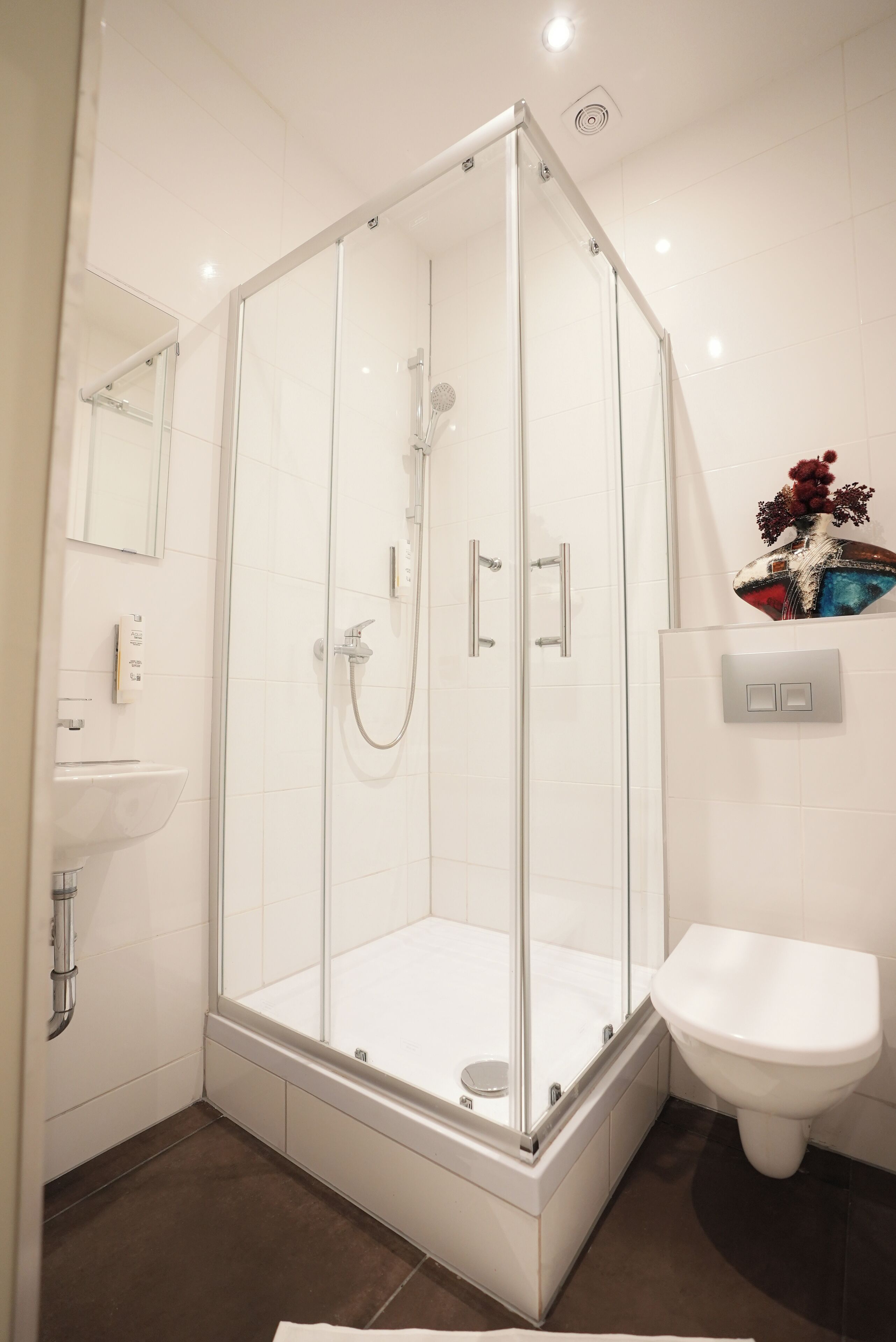 basic double room (budget) | 1 bedroom, hypo-allergenic bedding, individually furnished, desk