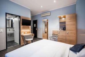 Business Room, 2 Twin Beds, Non Smoking | Minibar, in-room safe, desk, blackout drapes - Comfort Hotel Frankfurt Central Station (Frankfurt)