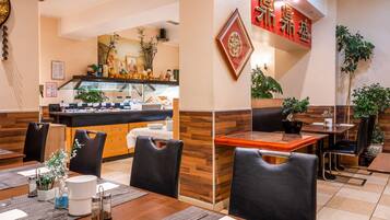Tägliches Frühstücksbuffet gegen Gebühr