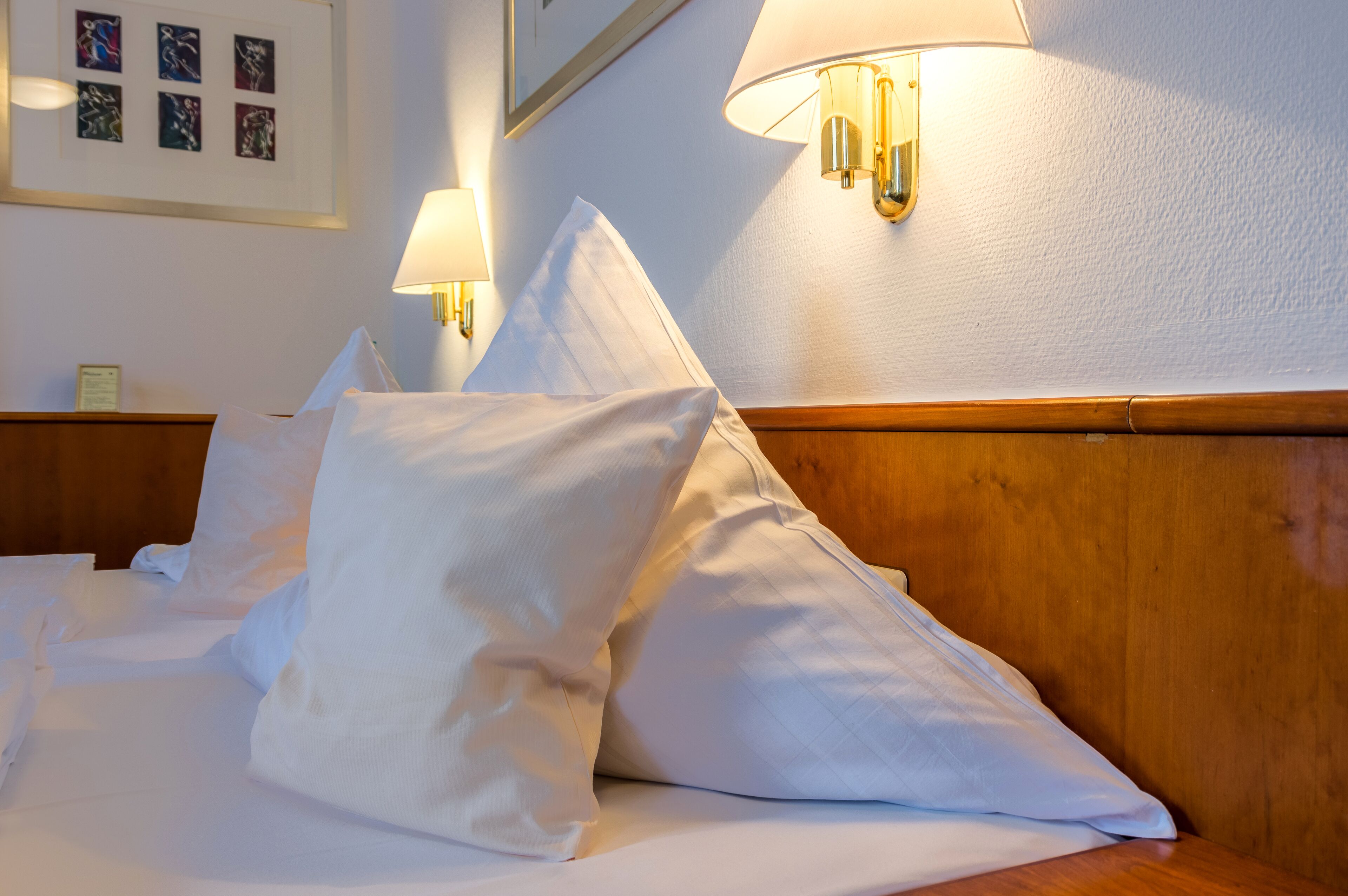 Habitación doble | Minibar, caja de seguridad en la habitación y escritorio 