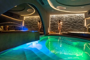 Salle de soins pour les couples, sauna, soins du corps, aromathérapie
