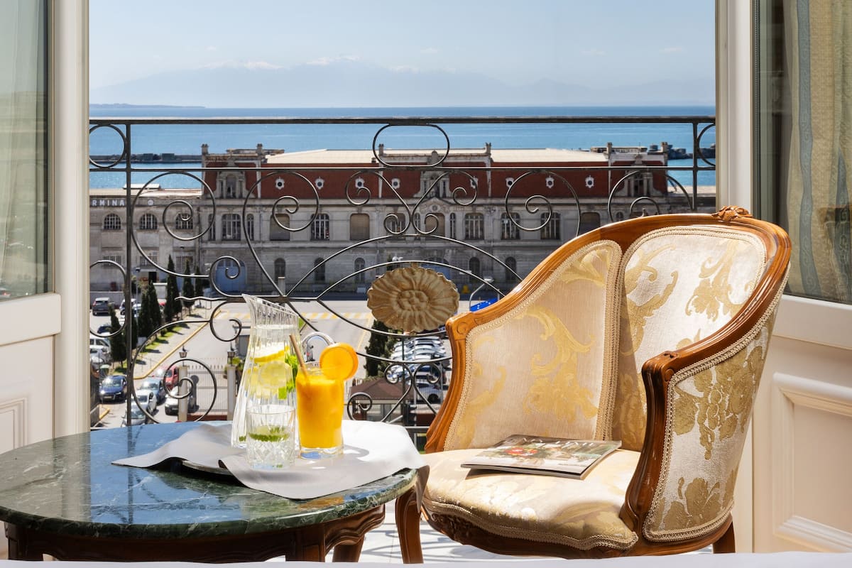 1 bedroom, premium bedding, minibar, in-room safe