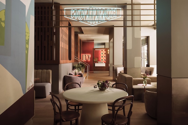 Coin salon dans le hall