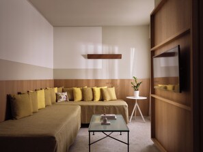 Junior Suite Inner | Living area | 32-inch flat-screen TV with digital channels, TV