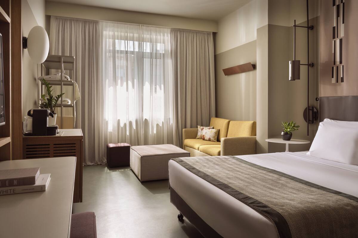 ห้องจูเนียร์สวีท, วิวเมือง | ตู้นิรภัยในห้องพัก, ห้องเก็บเสียง, Wi-Fi ฟรี, ผ้าปูที่นอน