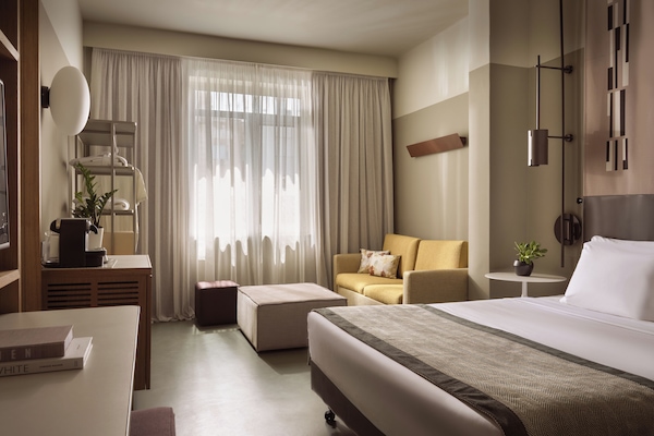 Suite Junior, pemandangan kota | 1 kamar tidur, brankas, kedap suara, dan Wi-Fi gratis