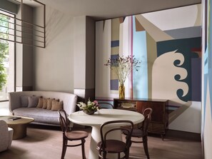 Coin salon dans le hall