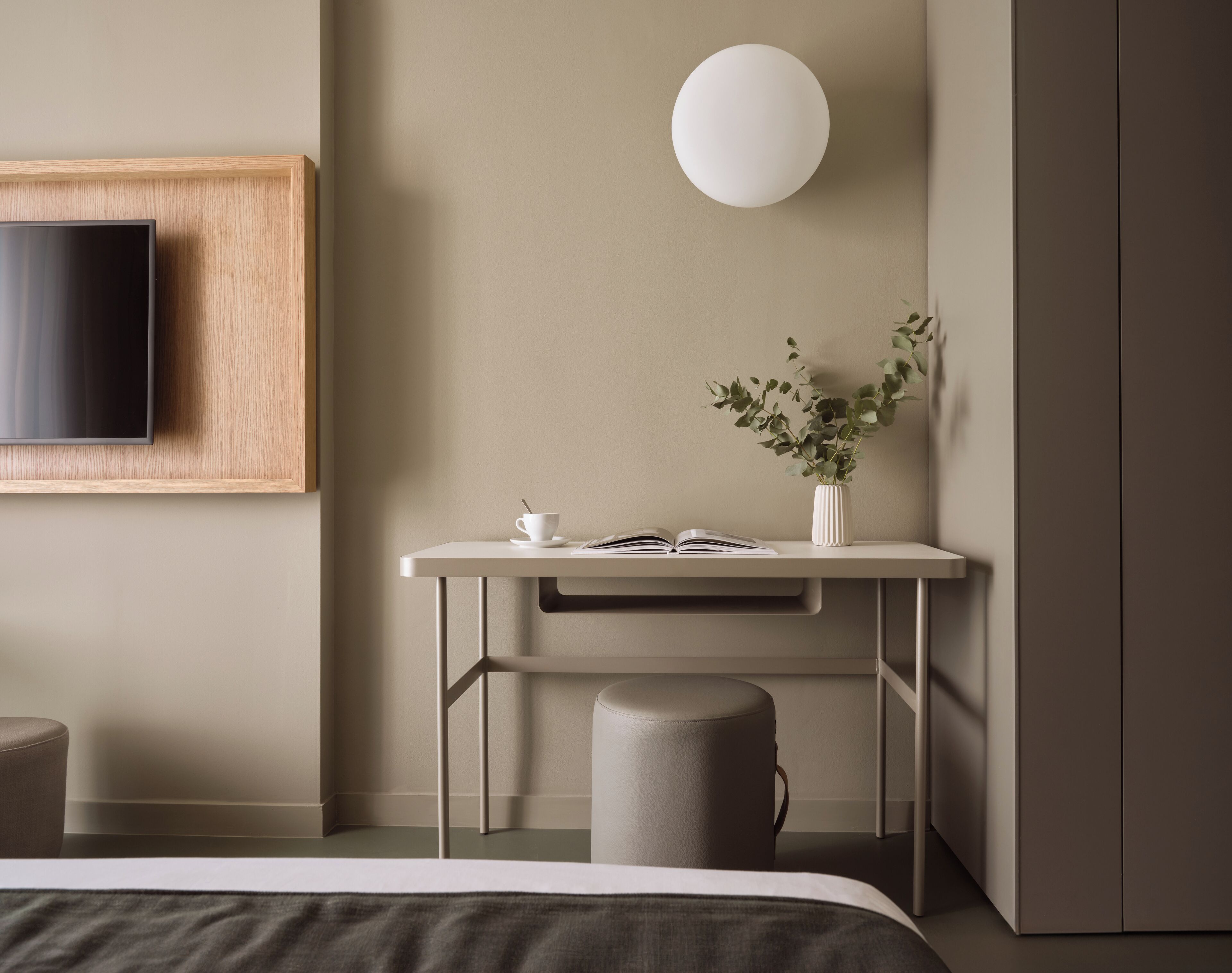 Habitación superior, vistas a la ciudad | Caja fuerte, sistema de insonorización, wifi gratis y ropa de cama