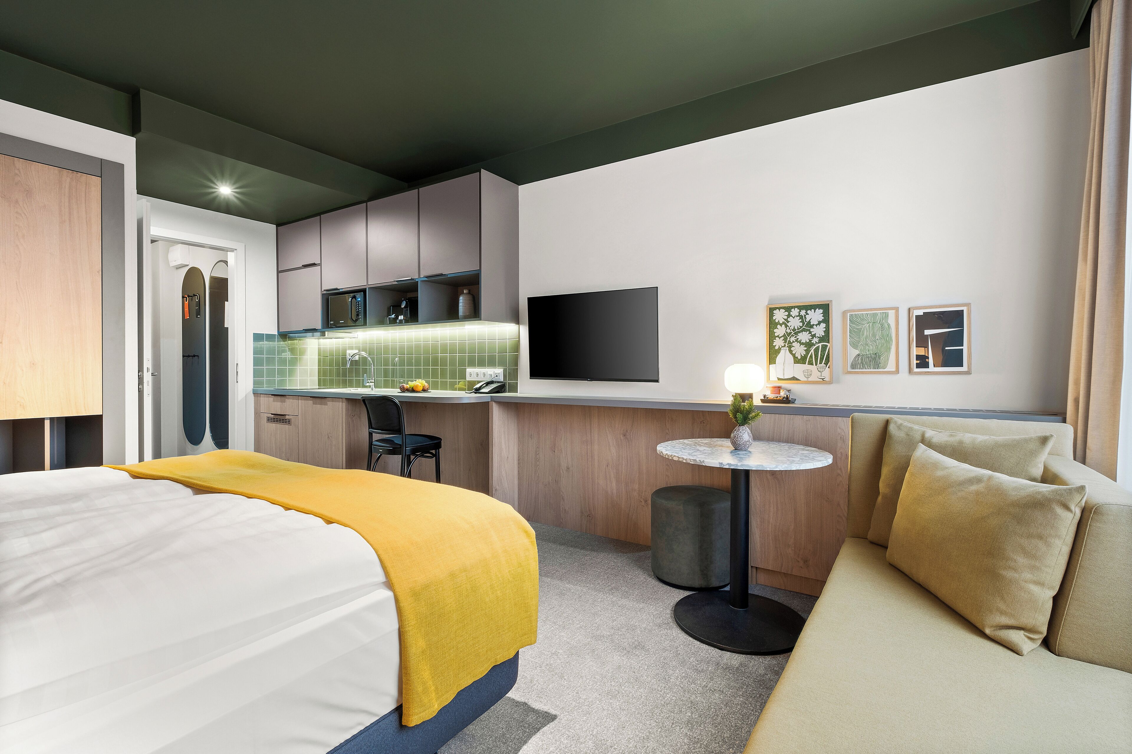 Estudio | Ropa de cama hipoalergénica y minibar 