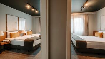 Leilighet, 2 soverom | Allergitestet sengetøy, minibar, safe på rommet og skrivebord