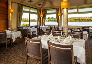 Breakfast and dinner served - Ferrycarrig Hotel (Ferrycarrig)