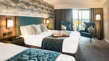 Habitación triple Signature | Caja fuerte, escritorio, tabla de planchar con plancha y wifi gratis