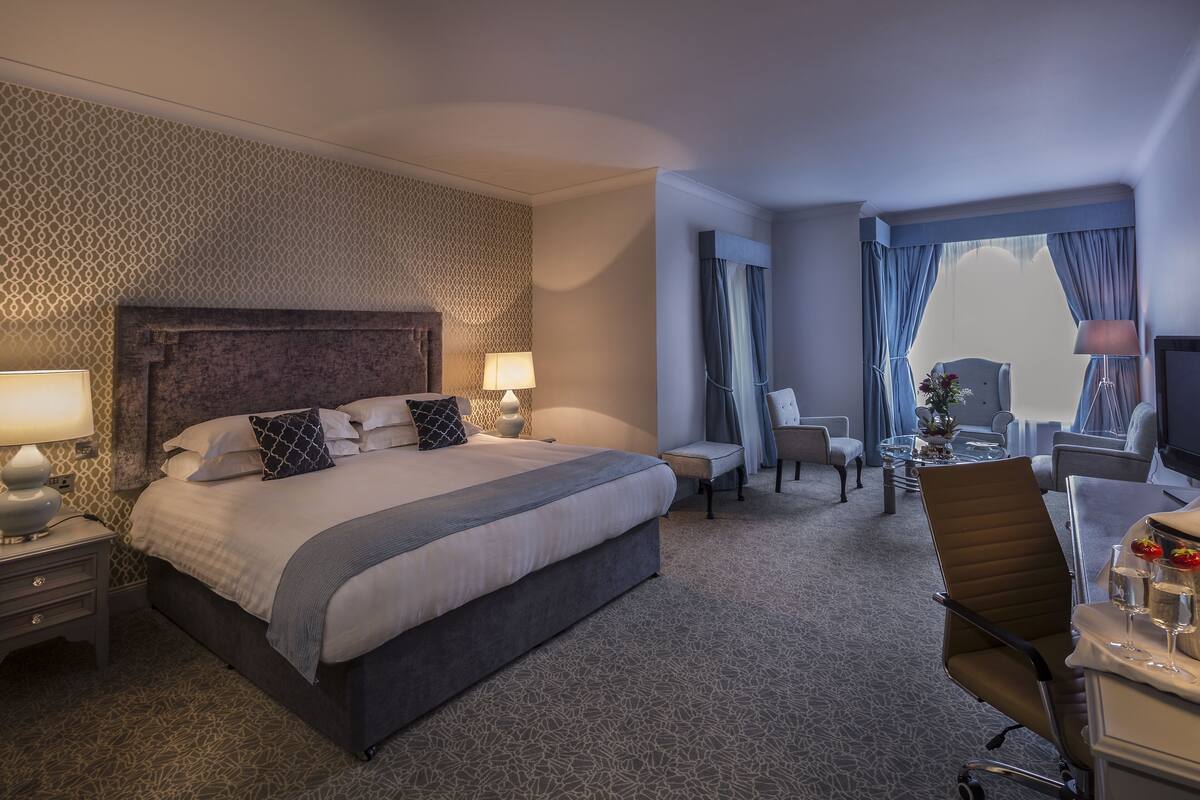 JR Suite 