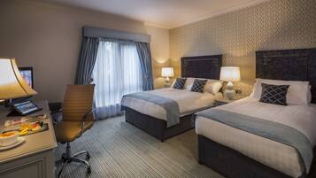 Ropa de cama hipoalergénica, caja fuerte, escritorio