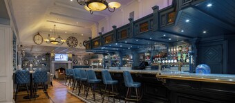 Treacys Oakwood Hotel