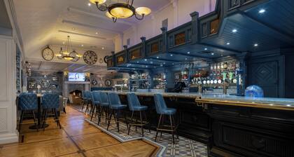 Treacys Oakwood Hotel