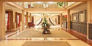 Lobby-Lounge