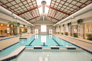 Indoor pool, sun loungers - Connemara Coast Hotel (Galway)