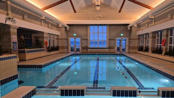 Indoor pool, pool loungers
