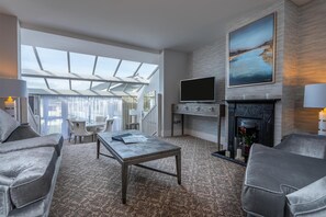 Caja de seguridad en la habitación y escritorio 