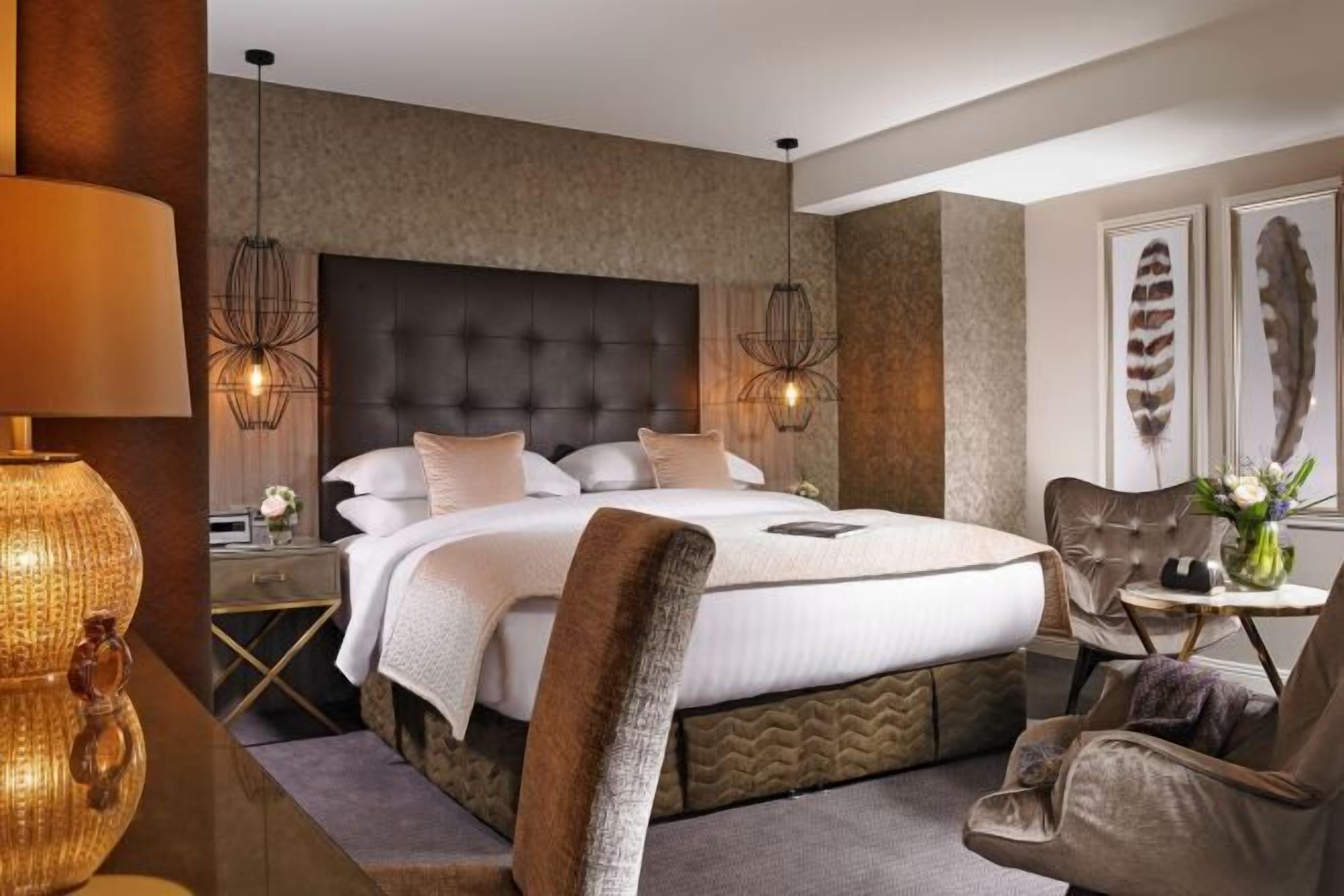 Coffres-forts dans les chambres, bureau, fer et planche à repasser