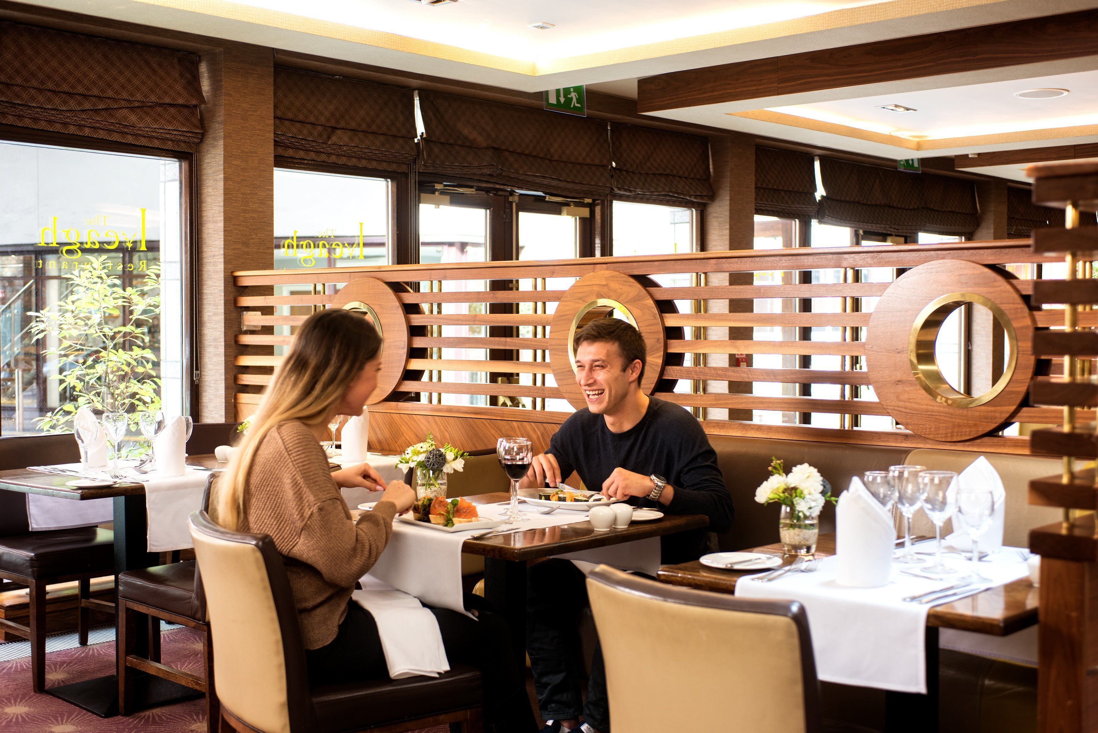 2 restaurants, breakfast served