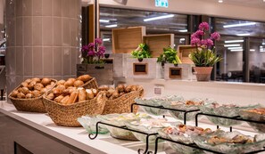 Daily buffet breakfast for a fee - Kibbutz Lavi Hotel (Galil Tachton)