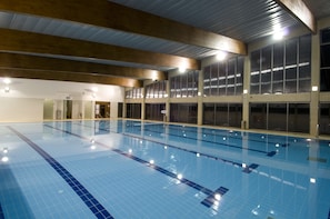 Indoor pool, sun loungers