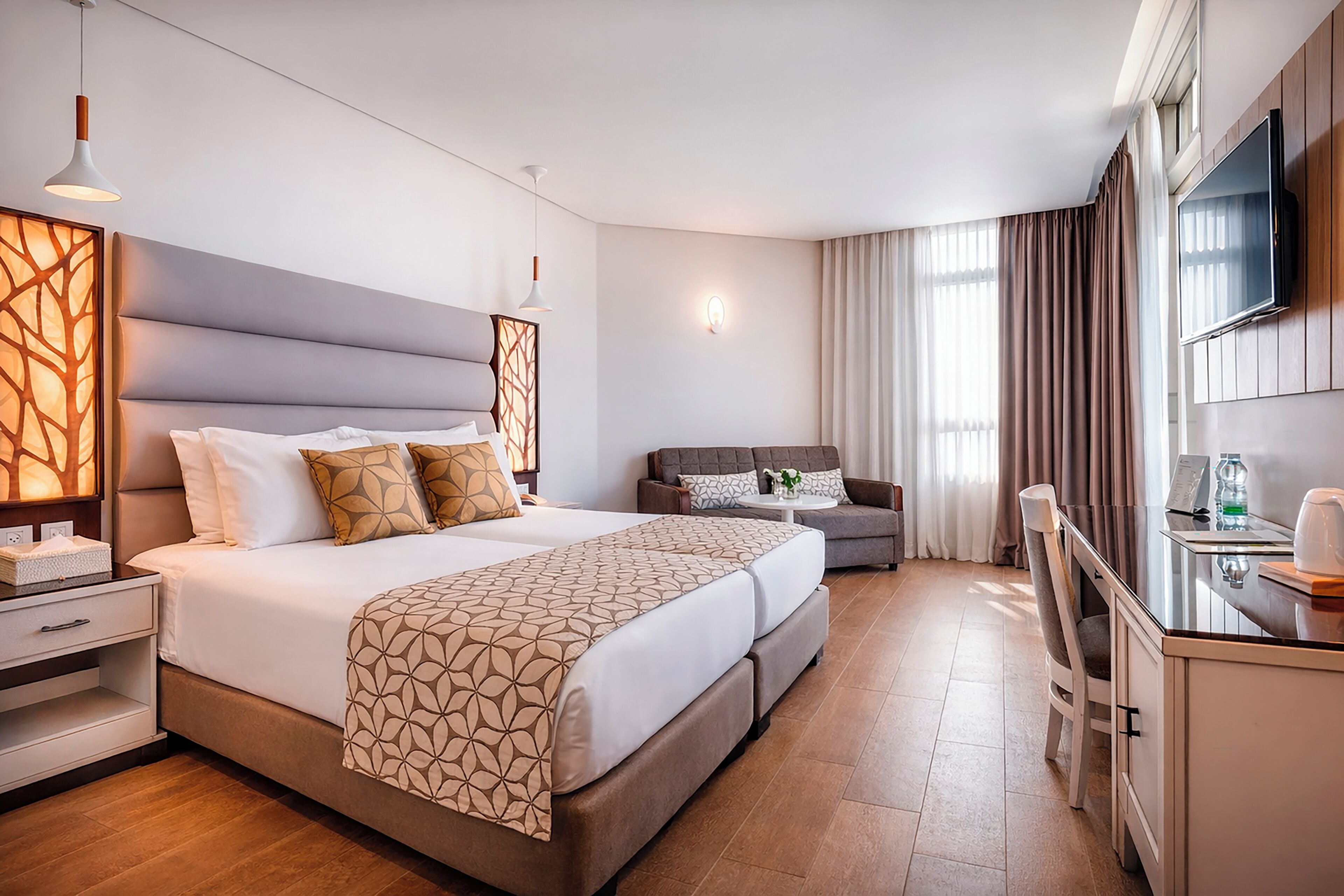 Classic Room | Premium bedding, in-room safe, desk, laptop workspace