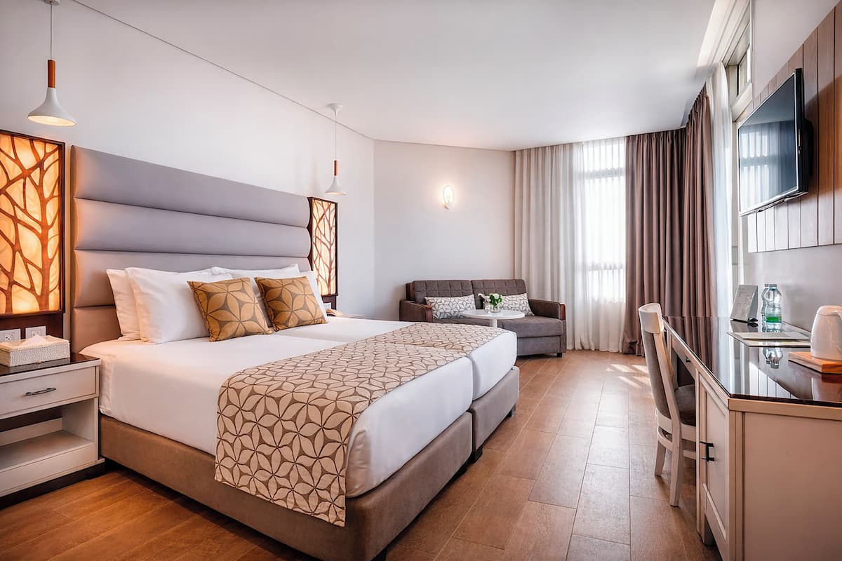 Classic Room | Premium bedding, in-room safe, desk, laptop workspace