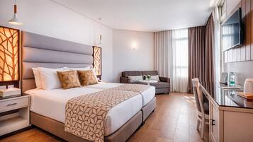 Classic-værelse | Premium-sengetøj, pengeskab på værelset, skrivebord