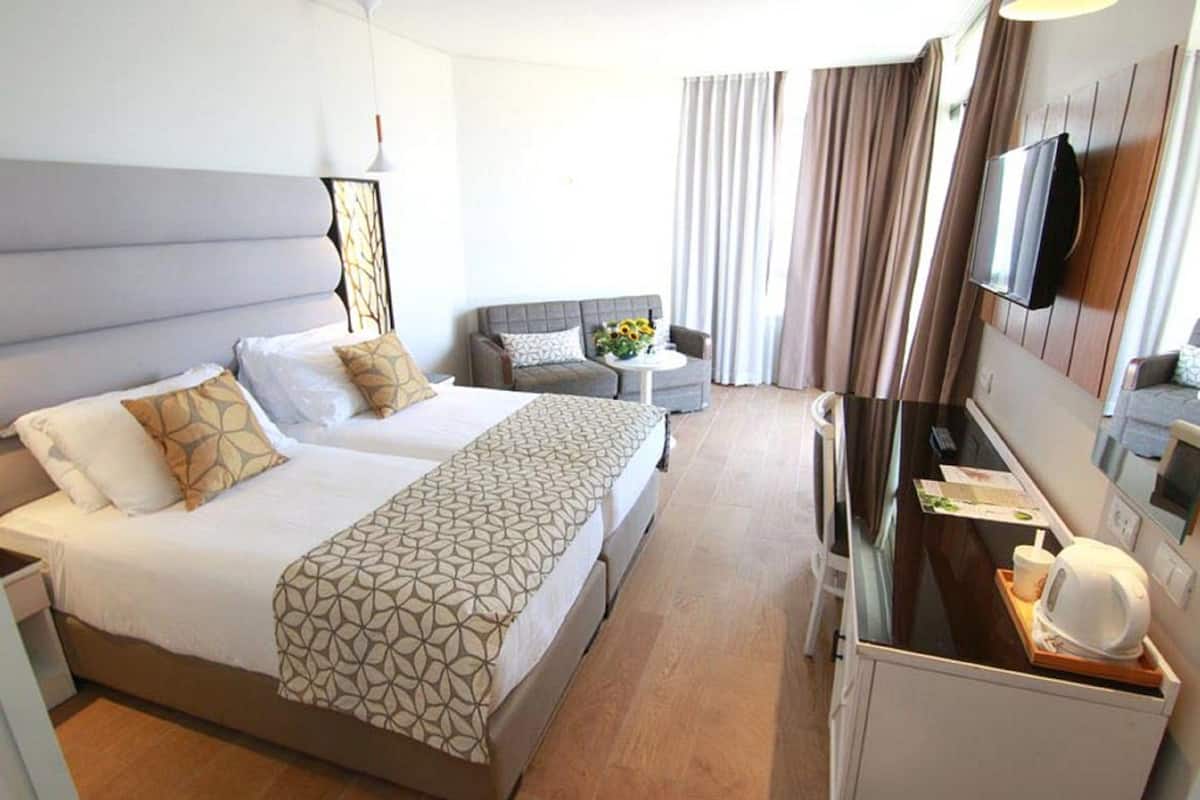 Hod Room with Balcony | In-room safe, desk, laptop workspace, iron/ironing board