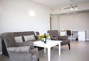 Hod Room with Balcony | Living room