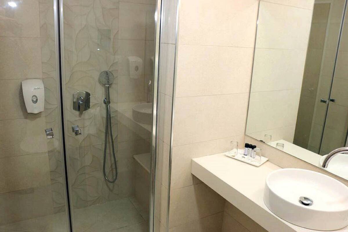 hod room with balcony | bathroom | combined shower/bathtub, hair dryer, towels