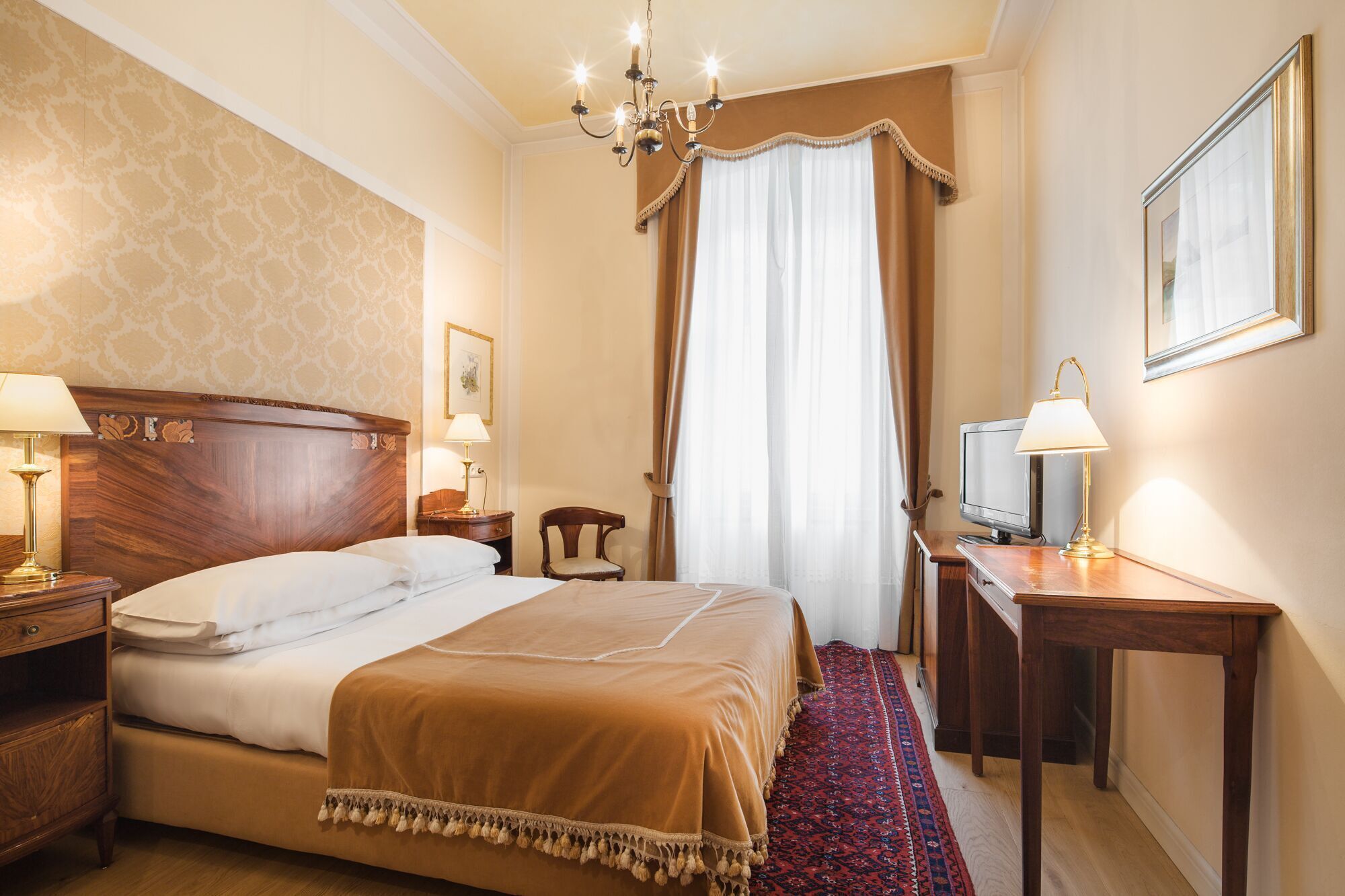 Hypo-allergenic bedding, down comforters, minibar, in-room safe