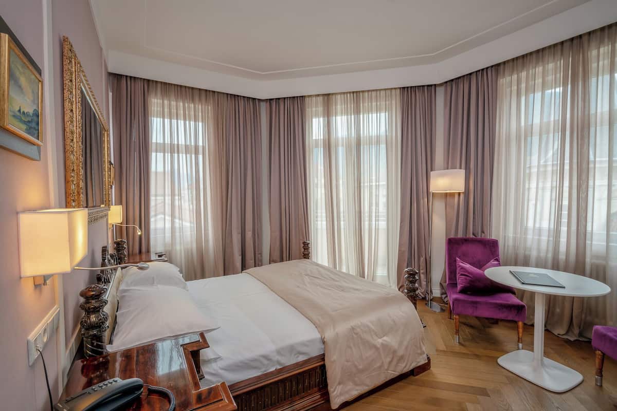 Exclusive Room | Hypo-allergenic bedding, down duvets, minibar, in-room safe